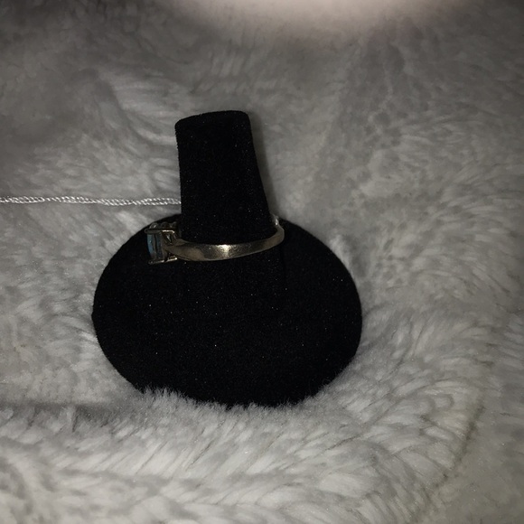 Genuine iridescent crystal set in sterling silver ring with whale tail bezel - Picture 3 of 4